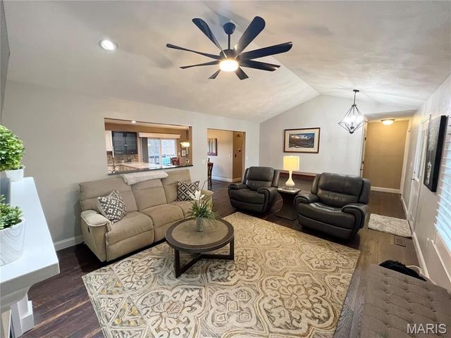 227 Suburban Drive, Smithton, IL 62285