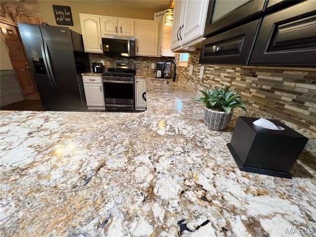 227 Suburban Drive, Smithton, IL 62285