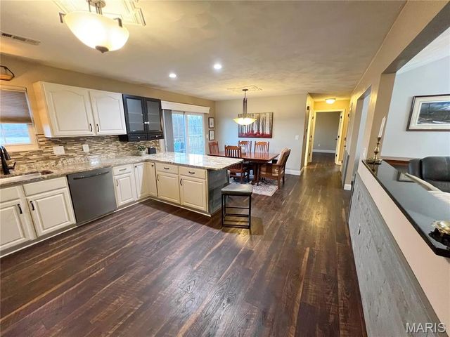 227 Suburban Drive, Smithton, IL 62285