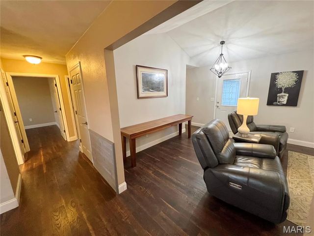 227 Suburban Drive, Smithton, IL 62285