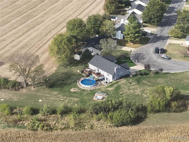 227 Suburban Drive, Smithton, IL 62285