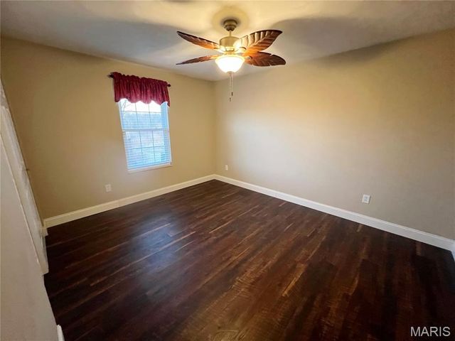 227 Suburban Drive, Smithton, IL 62285