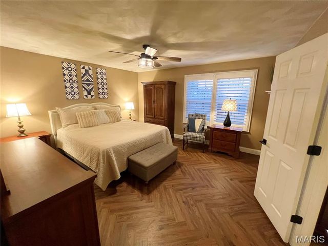 227 Suburban Drive, Smithton, IL 62285