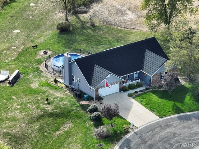 227 Suburban Drive, Smithton, IL 62285