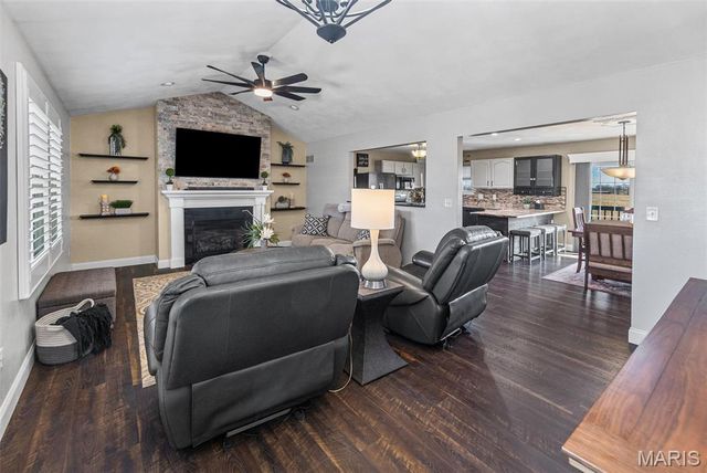 227 Suburban Drive, Smithton, IL 62285