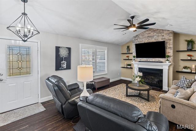 227 Suburban Drive, Smithton, IL 62285