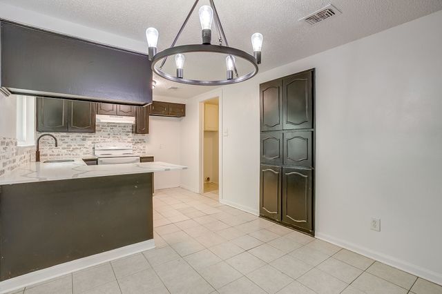 113 Quail Creek Drive, Crowley, TX 76036