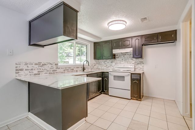 113 Quail Creek Drive, Crowley, TX 76036