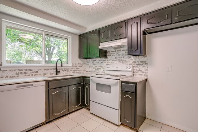 113 Quail Creek Drive, Crowley, TX 76036