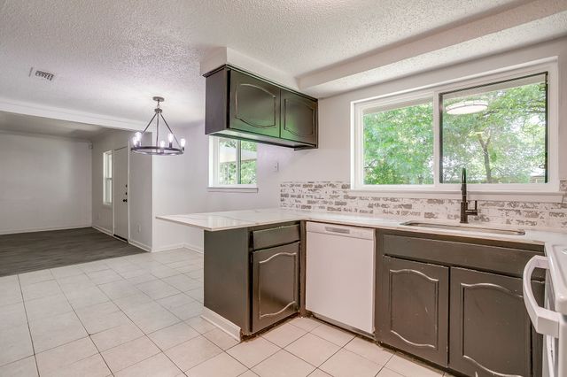 113 Quail Creek Drive, Crowley, TX 76036