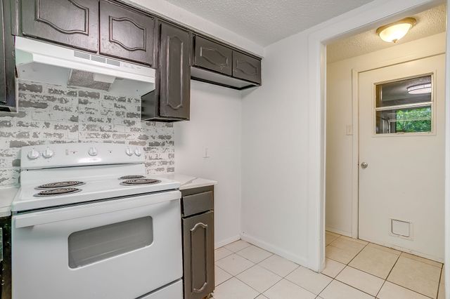 113 Quail Creek Drive, Crowley, TX 76036