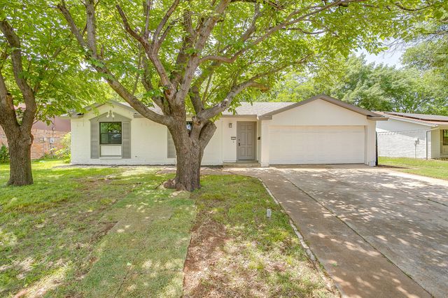 113 Quail Creek Drive, Crowley, TX 76036