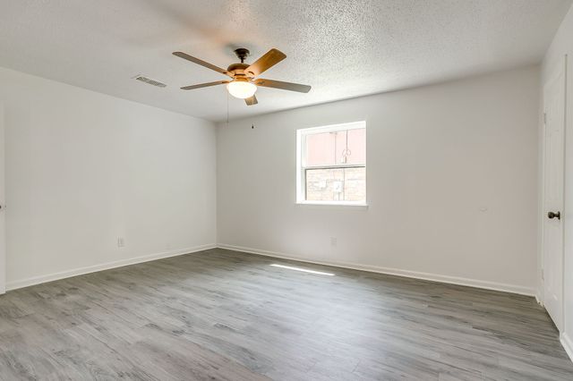 113 Quail Creek Drive, Crowley, TX 76036