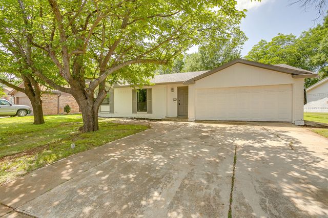 113 Quail Creek Drive, Crowley, TX 76036