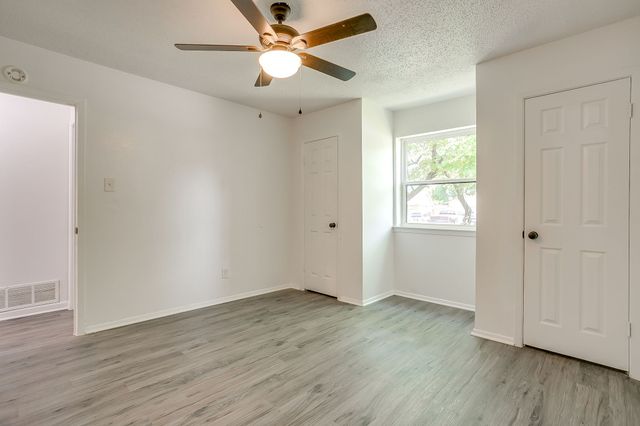 113 Quail Creek Drive, Crowley, TX 76036