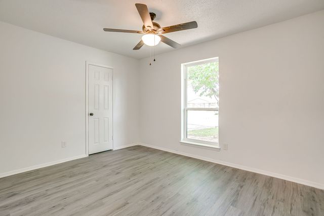 113 Quail Creek Drive, Crowley, TX 76036