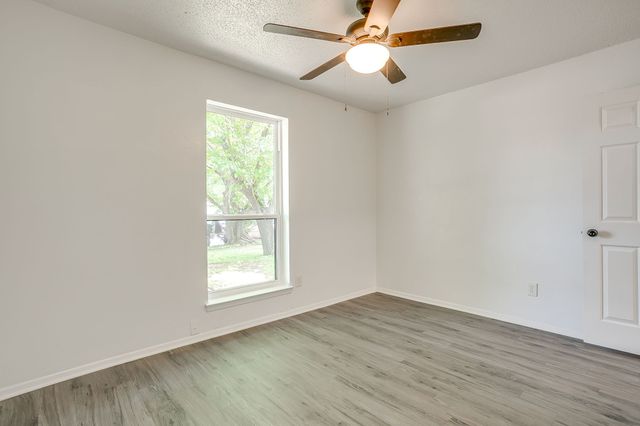 113 Quail Creek Drive, Crowley, TX 76036