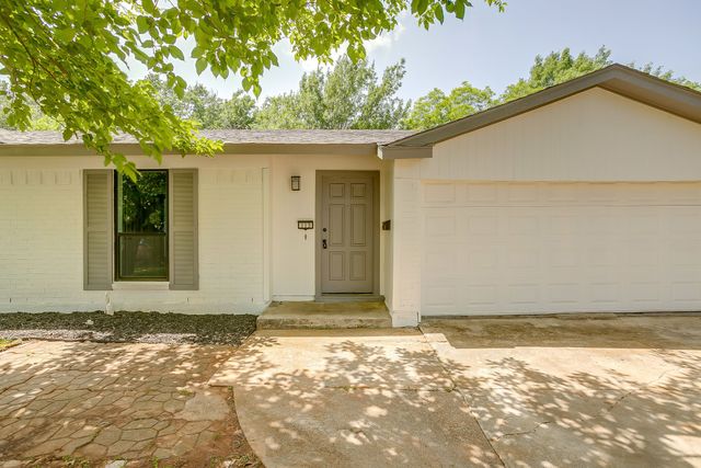 113 Quail Creek Drive, Crowley, TX 76036