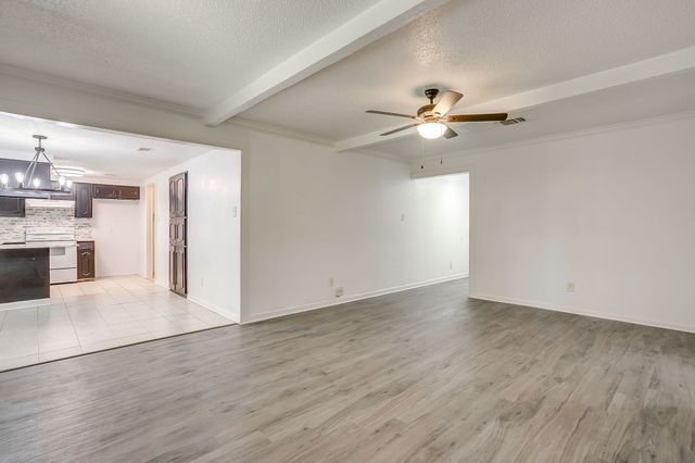 113 Quail Creek Drive, Crowley, TX 76036