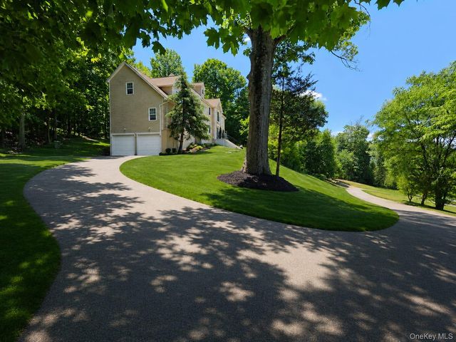 8 Brian Court, Salisbury Mills, NY 12577