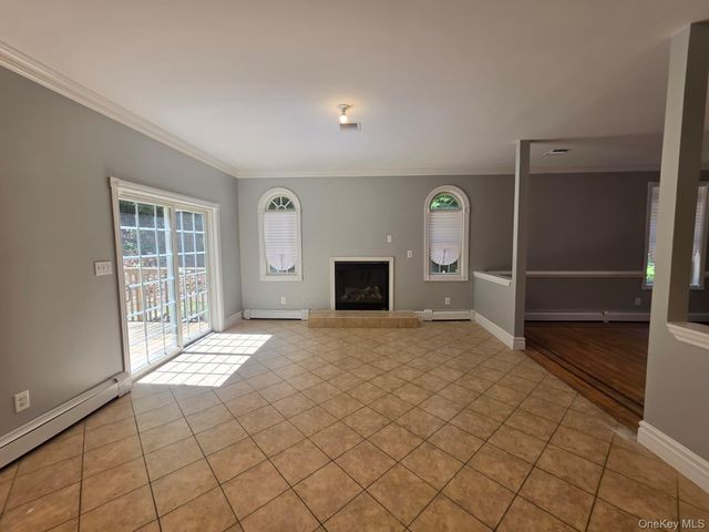 8 Brian Court, Salisbury Mills, NY 12577