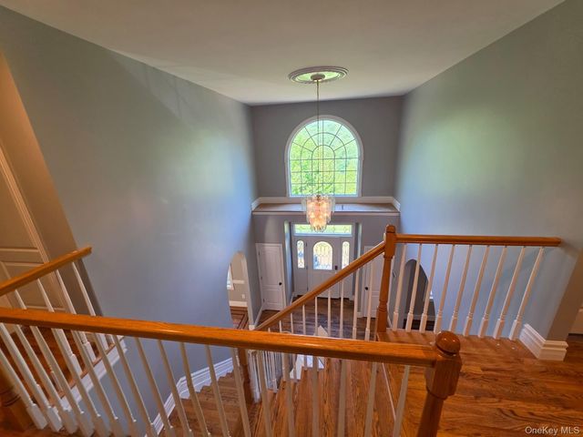 8 Brian Court, Salisbury Mills, NY 12577