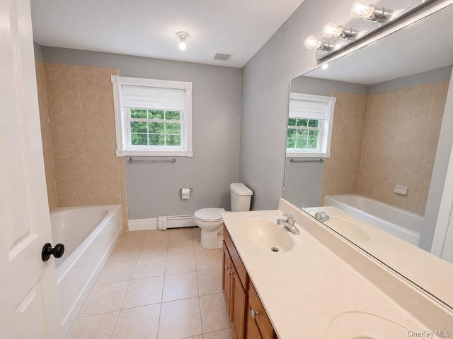 8 Brian Court, Salisbury Mills, NY 12577