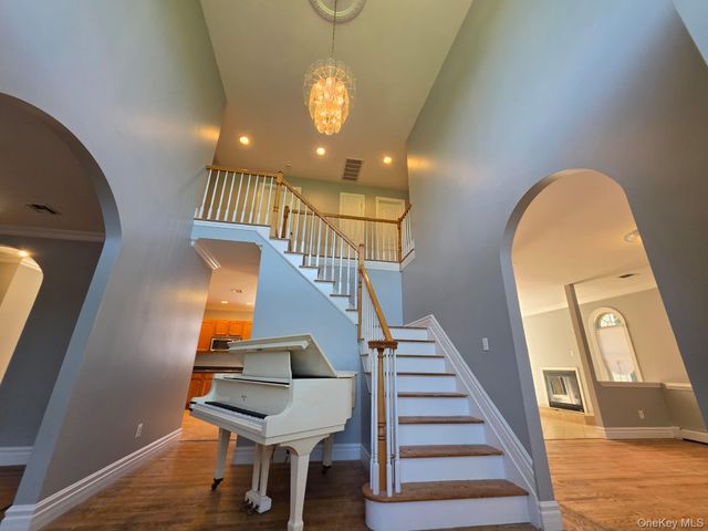 8 Brian Court, Salisbury Mills, NY 12577
