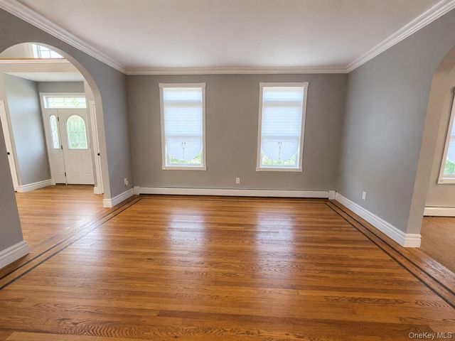 8 Brian Court, Salisbury Mills, NY 12577