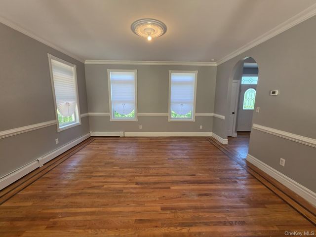 8 Brian Court, Salisbury Mills, NY 12577