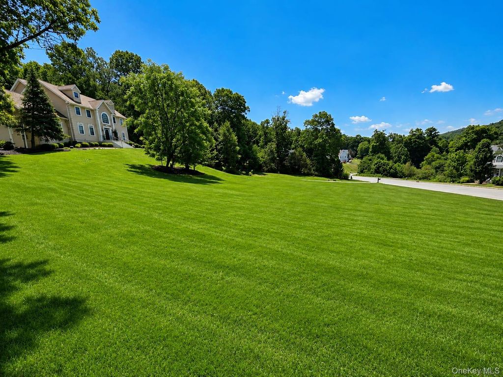 8 Brian Court, Salisbury Mills, NY 12577