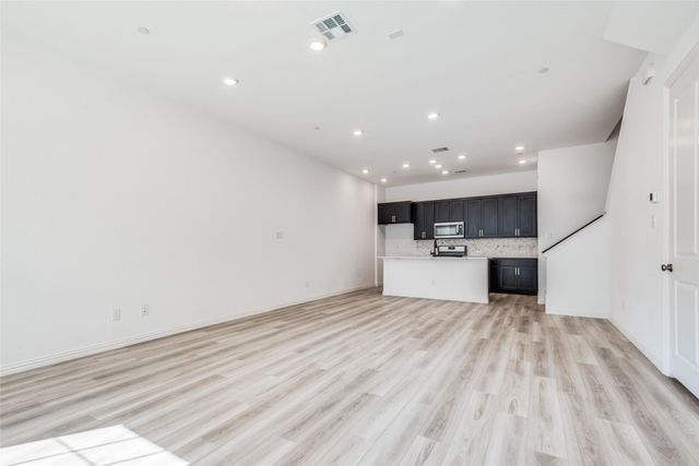 9915 Schramm Street, Irving, TX 75063