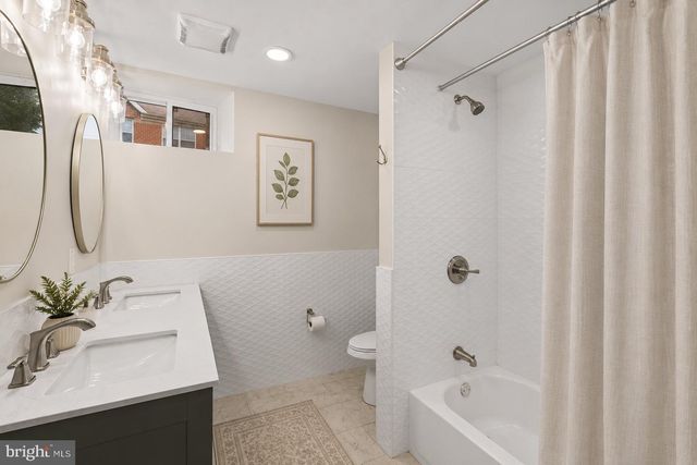 933 S 3RD ST, Philadelphia, PA 19147