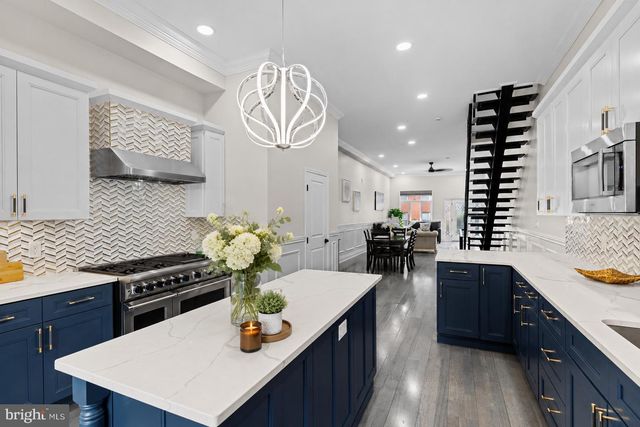 933 S 3RD ST, Philadelphia, PA 19147