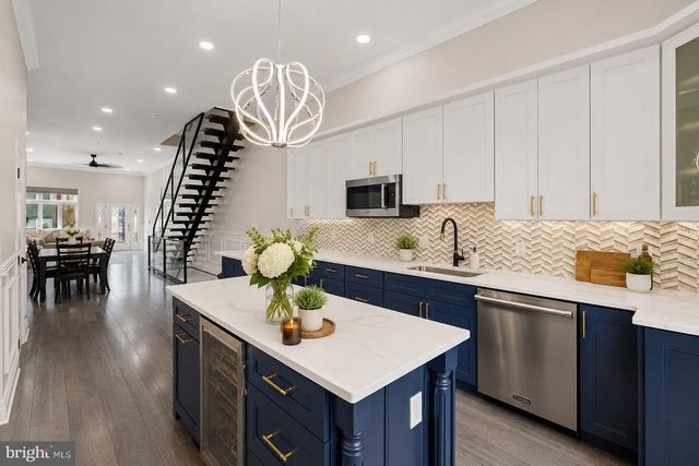 933 S 3RD ST, Philadelphia, PA 19147