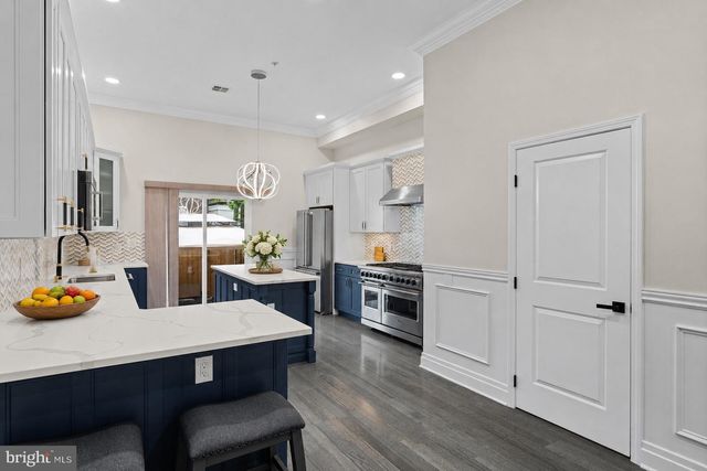 933 S 3RD ST, Philadelphia, PA 19147