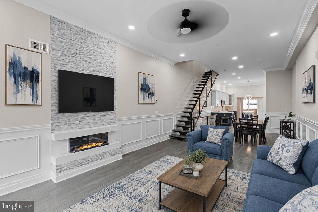 933 S 3RD ST, Philadelphia, PA 19147