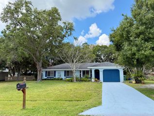 2342 SE Seamist Street, Port St. Lucie, FL 34952