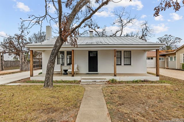 328 W Morse St, Fredericksburg, TX 78028