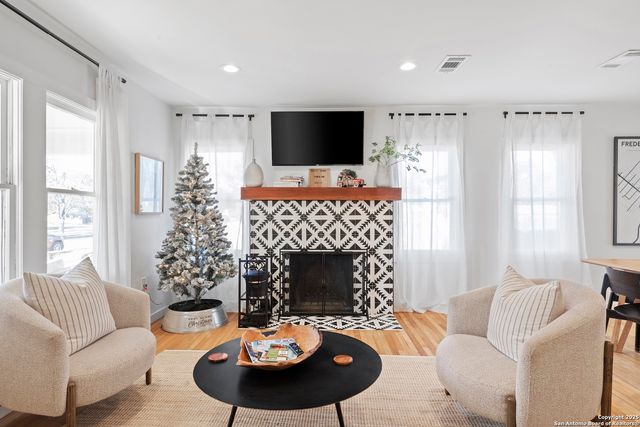 328 W Morse St, Fredericksburg, TX 78028