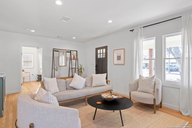 328 W Morse St, Fredericksburg, TX 78028