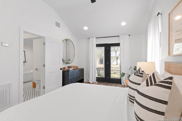 328 W Morse St, Fredericksburg, TX 78028