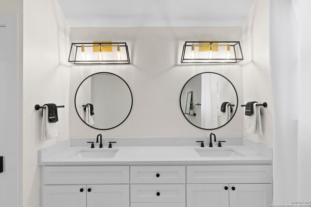 328 W Morse St, Fredericksburg, TX 78028