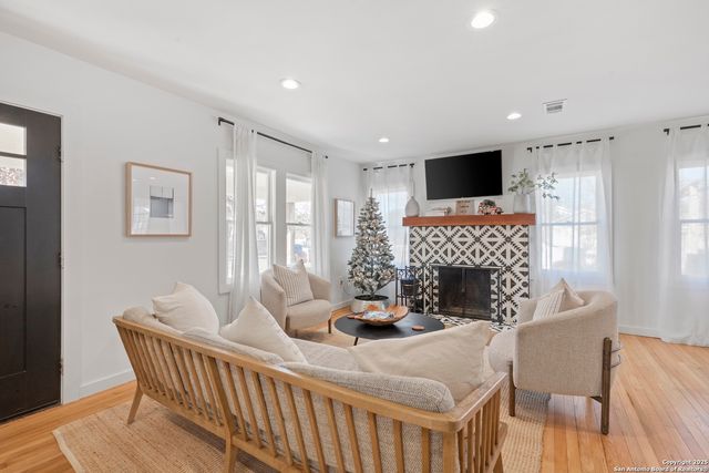 328 W Morse St, Fredericksburg, TX 78028