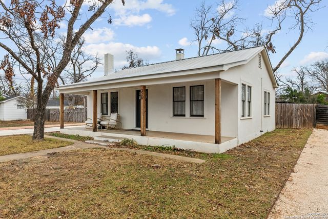 328 W Morse St, Fredericksburg, TX 78028