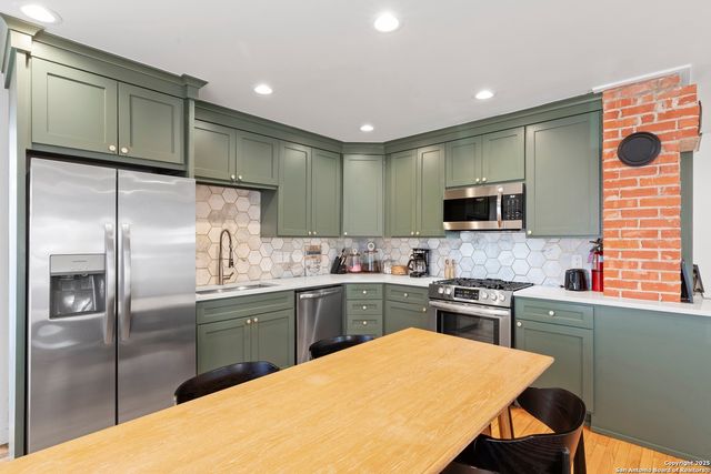 328 W Morse St, Fredericksburg, TX 78028