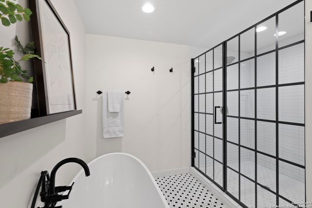 328 W Morse St, Fredericksburg, TX 78028