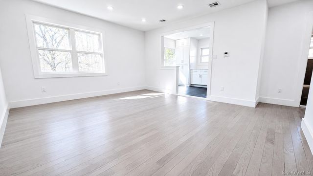 43 Yennicock Avenue 2, Port Washington, NY 11050