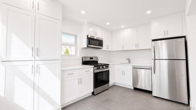 43 Yennicock Avenue 2, Port Washington, NY 11050