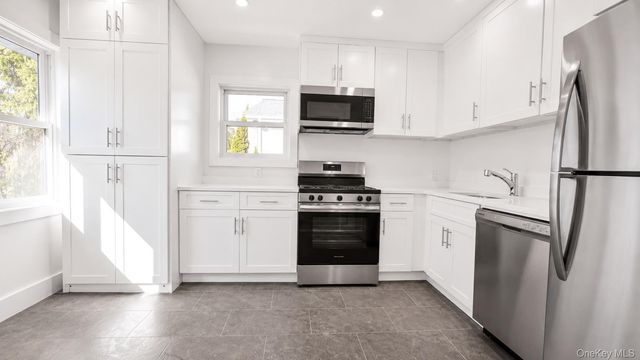 43 Yennicock Avenue 2, Port Washington, NY 11050